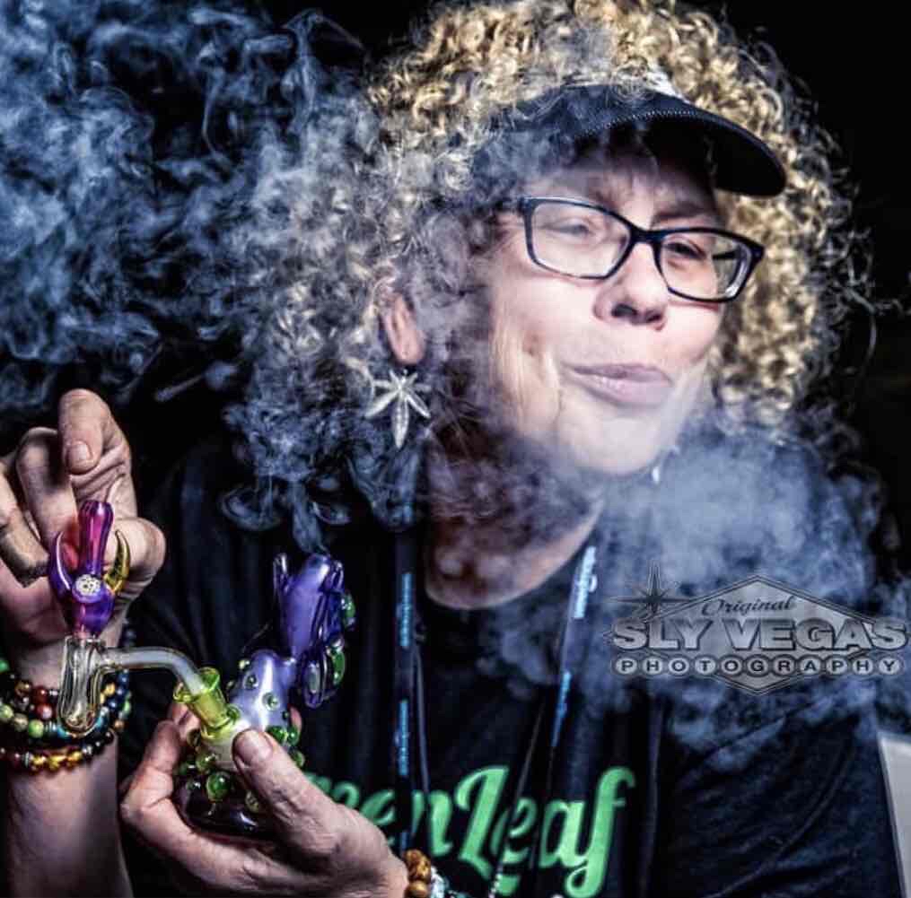 Avatar of Dabbing Granny