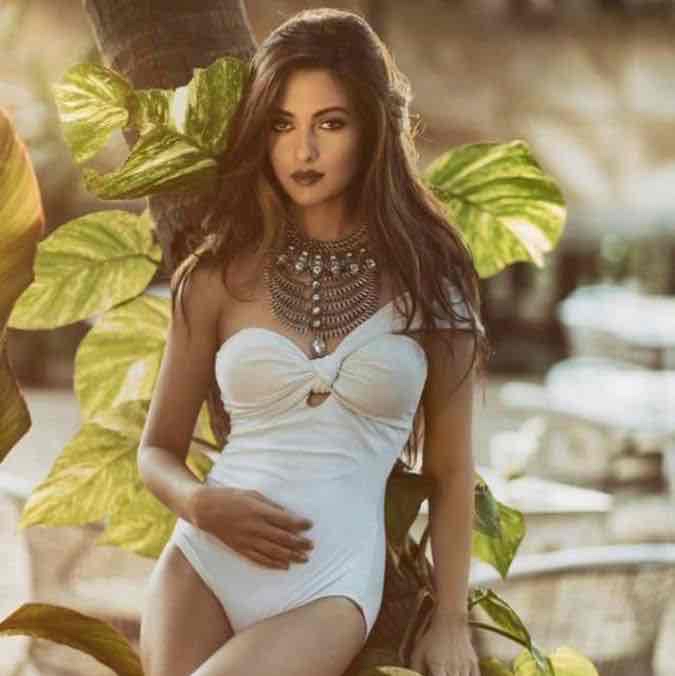 Avatar of Riya Sen